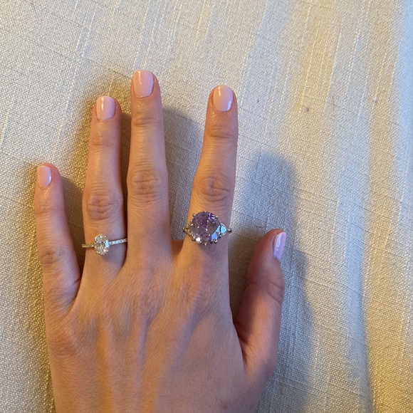 Ring - Picture 5 of 6